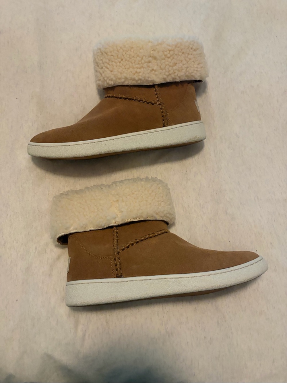 Ugg Chestnut Sneakers